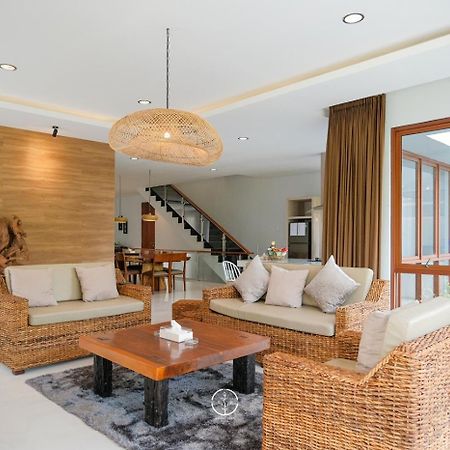 Asmaya Hill View Villa 7 Bedrooms With A Private Swimming Pool Bandung Exterior photo