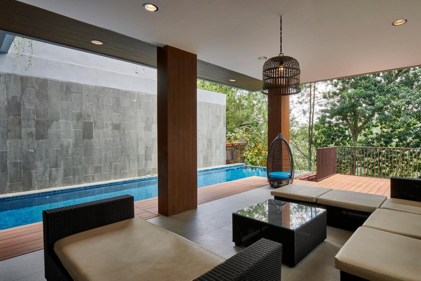 Asmaya Hill View Villa 7 Bedrooms With A Private Swimming Pool Bandung Exterior photo