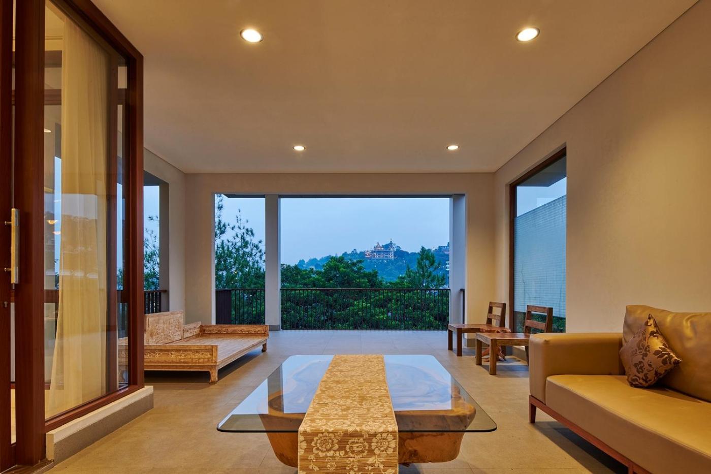 Asmaya Hill View Villa 7 Bedrooms With A Private Swimming Pool Bandung Exterior photo